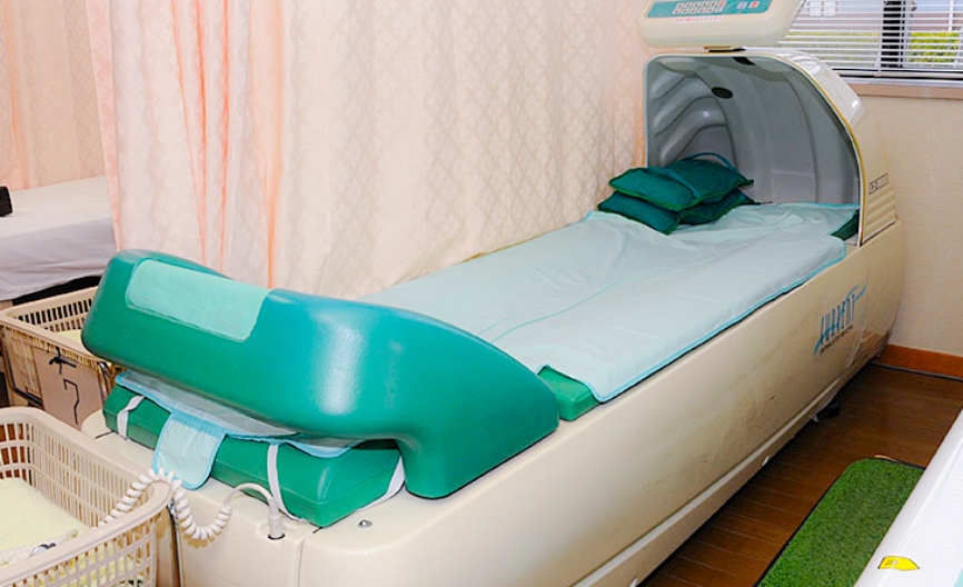 ローラー式マッサージのリハビリ機器